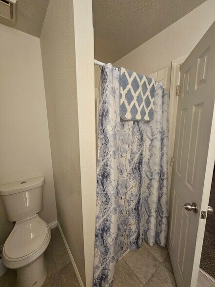 Main bathroom - 1454 Santa Anita Dr