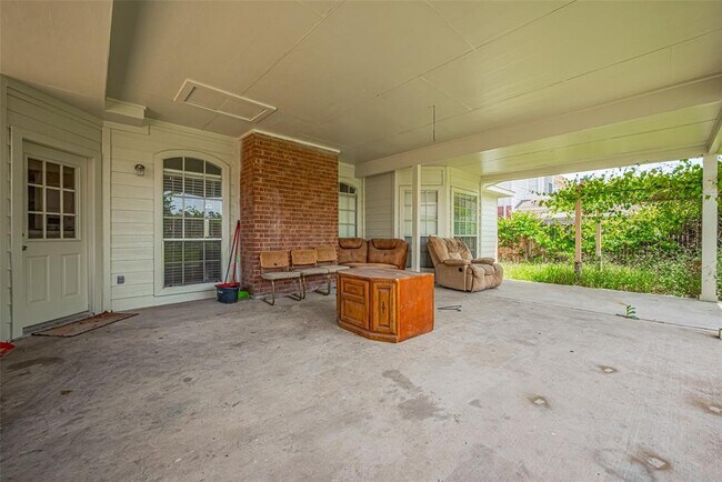Building Photo - 14203 Torrey Village Dr