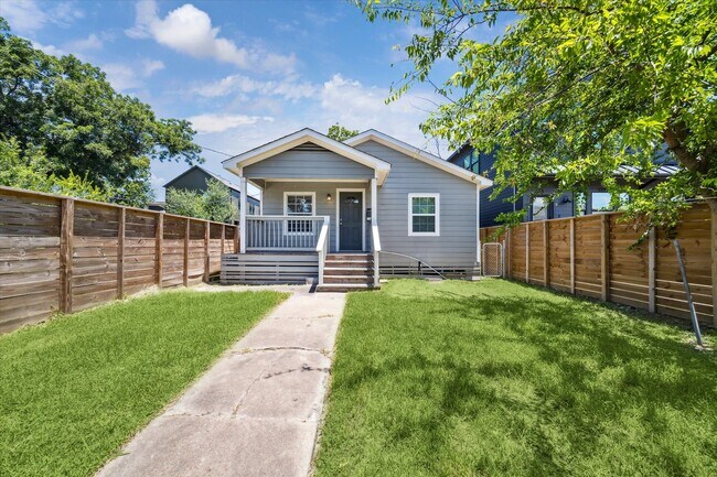 Primary Photo - 3324 Bacchus St