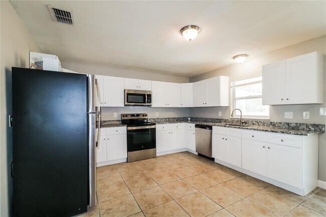Building Photo - 3411 Gramercy Ln