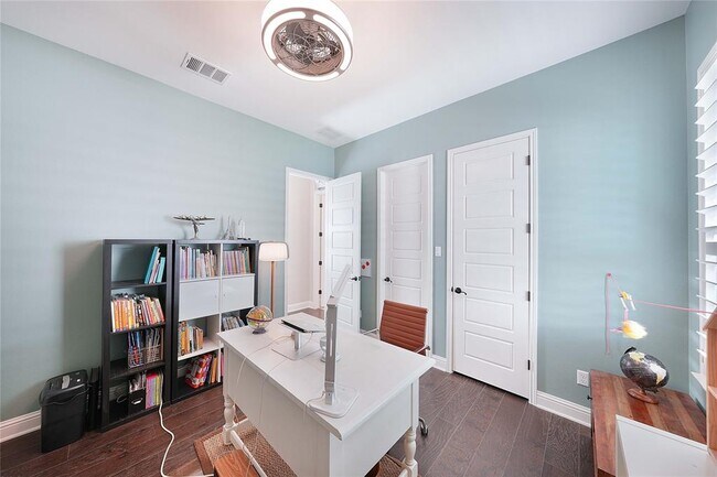 Building Photo - 4204 Stiles Ln