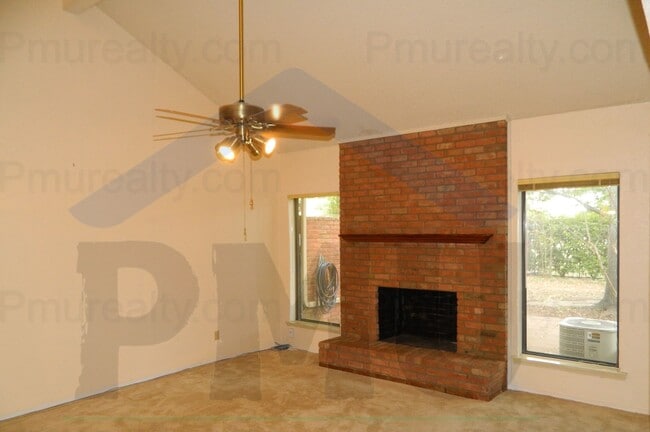 Building Photo - AVAILABLE NOW!!! Gorgeous 3+ Bed 2-Bath To...