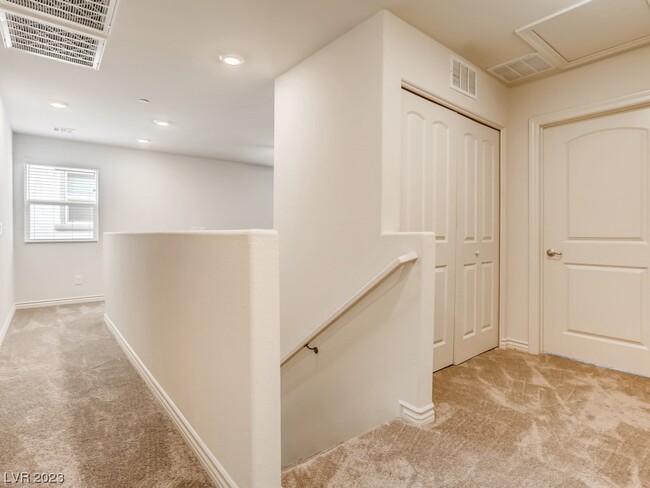 Building Photo - 264 Quail Finch Dr