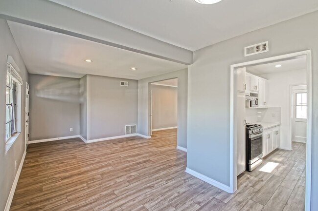 Building Photo - REMODELED, BRIGHT & AIRY 3BR2BA HOME W/ DETACHED GARAGE, CHARMING FRONT PORCH/YARD & HUGE REAR YA...