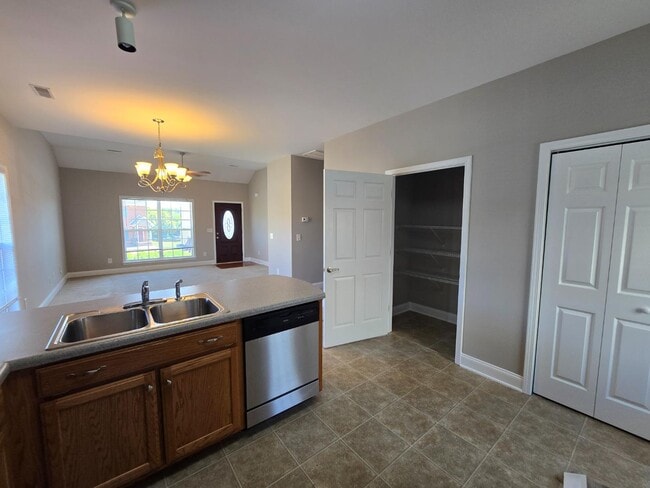 Building Photo - 716 Cobblestone Dr