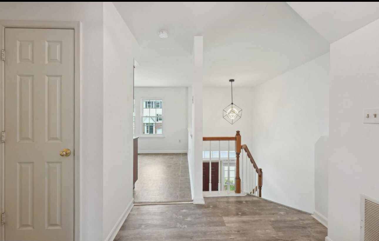 Building Photo - 7813 Flager Cir