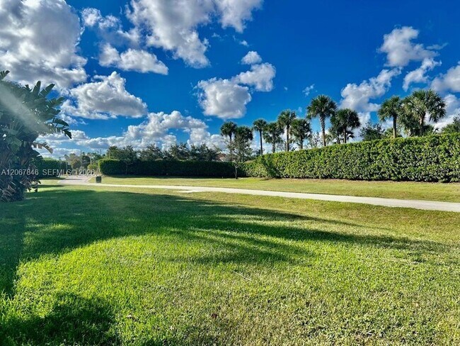 Building Photo - 900 SW 113th Terrace