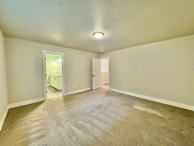 Building Photo - What Beauty! Live with serenity ~ Short distance to the heart of hazel Dell