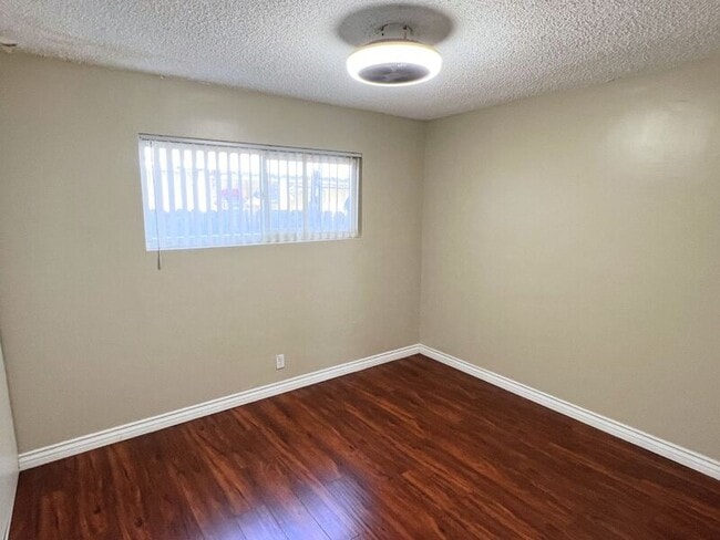 Building Photo - 4747-4747 W 160th St