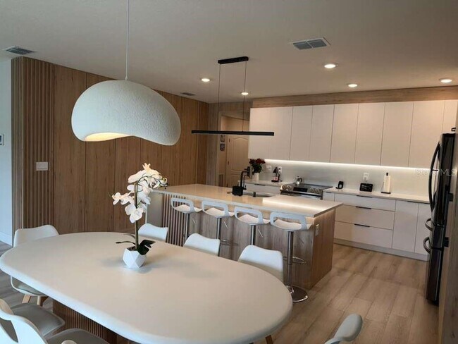 Building Photo - 33412 Country House Dr