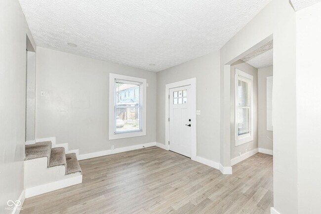 Building Photo - Three Bedroom Duplex Located Near Meridian St and 30th Street