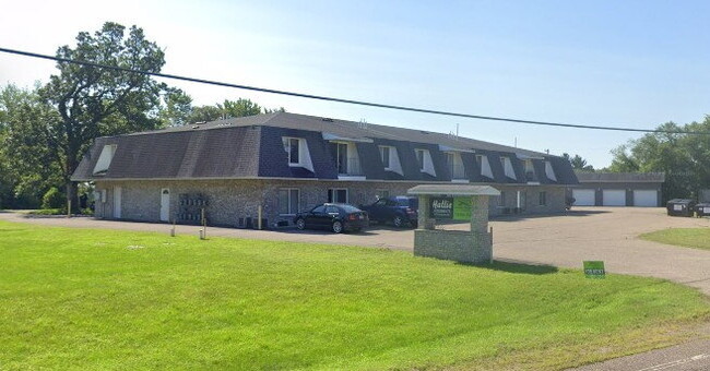 Building Photo - 2 Bedroom, 1.5 Bathroom Apartment In Secur...
