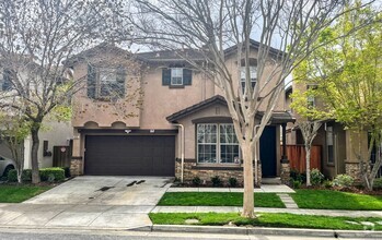 Building Photo - 5BD/2.5BA-Willow Glen Gem: Home with Moder...