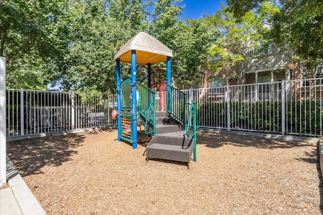 Building Photo - Parc Crossing 1 Bed 1 Bath Unit in Mountai...