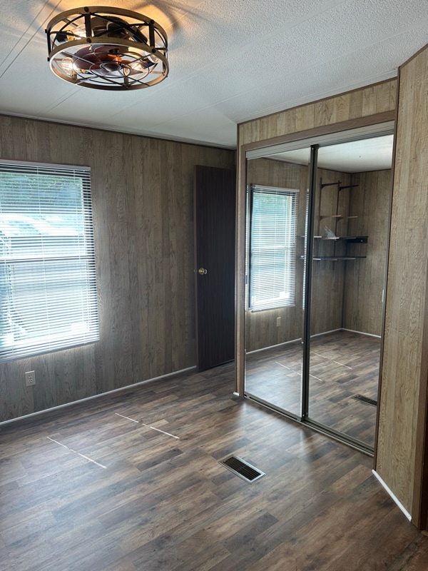 Building Photo - 833 Lovell Rd