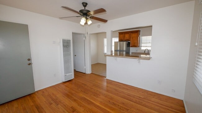 Building Photo - 2nd Floor 1 bedroom 1 bath apartment in PB - 1 CAR GARAGE