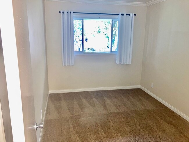 Building Photo - 1 Bed/1 Bath Pacific Beach