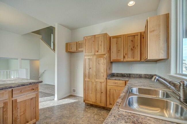 Building Photo - 2120 Orchard Bloom Dr