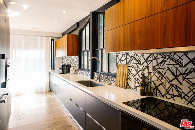 Building Photo - 8297 Presson Pl