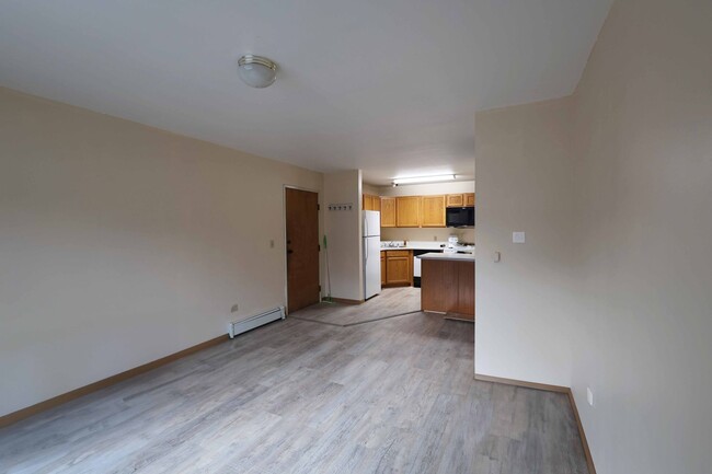 Building Photo - Cedar Creek 11