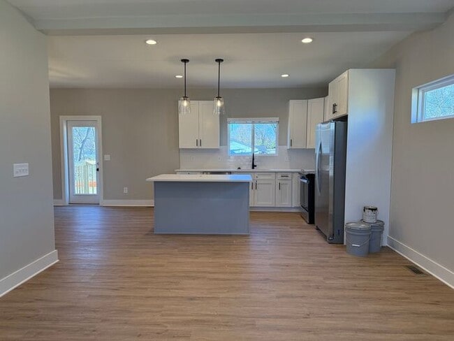 Building Photo - Beautiful New Construction in Booming Old Hickory