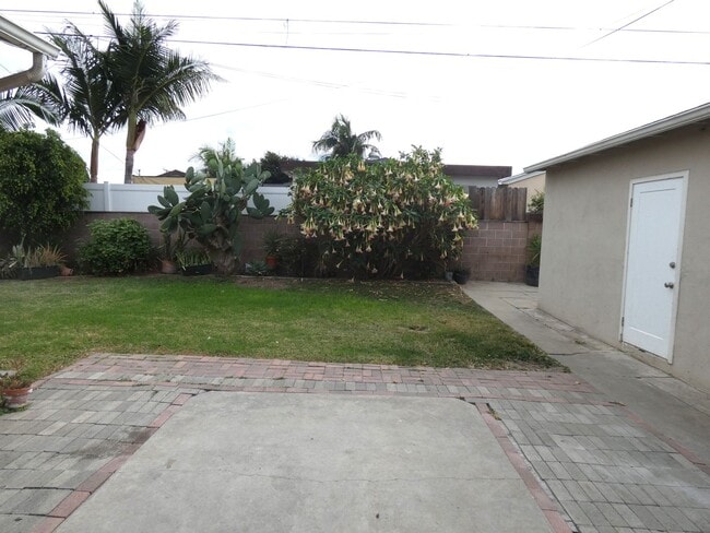Building Photo - **Available NOW in Whittier!**
