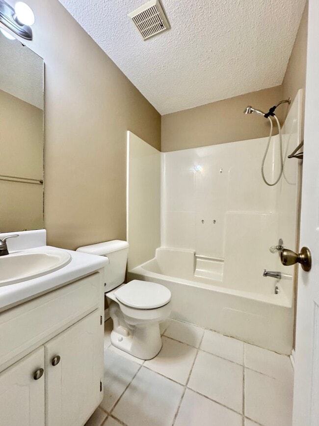 Building Photo - 211 Woodrun Dr