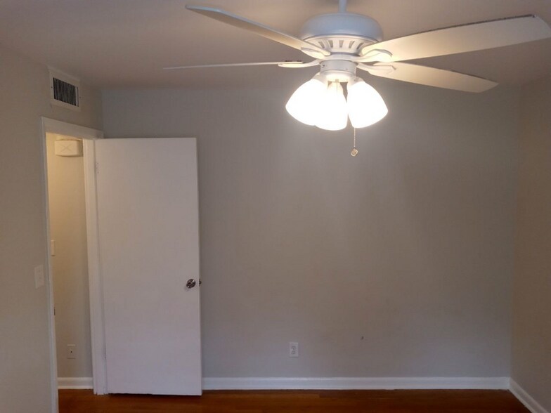 Building Photo - 1406 Church St