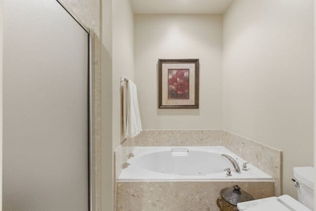 Building Photo - Beautiful Riverton Townhome in Gated Community!