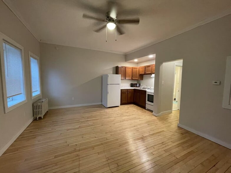 Building Photo - 417 Shelden Ave