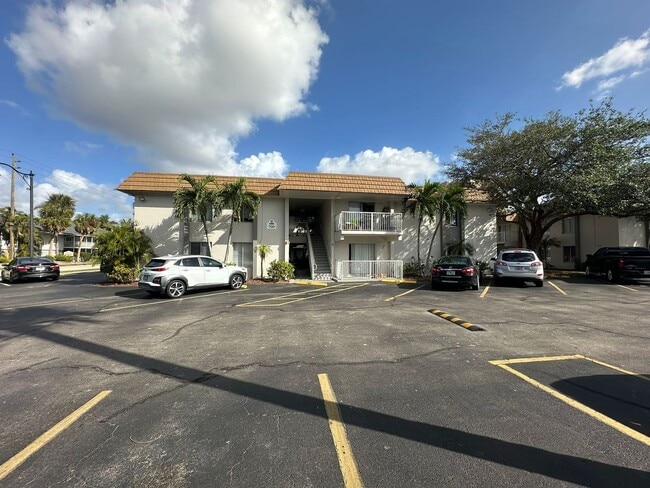 Building Photo - 1830 Maravilla Ave