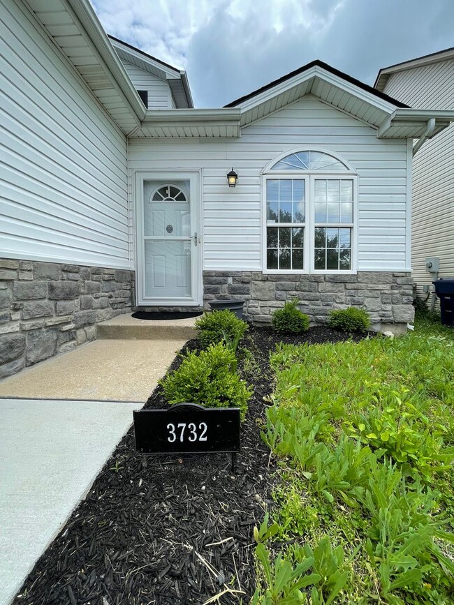 Building Photo - Lovely Single Family House with New Flooring & Paint! 2-Car Garage