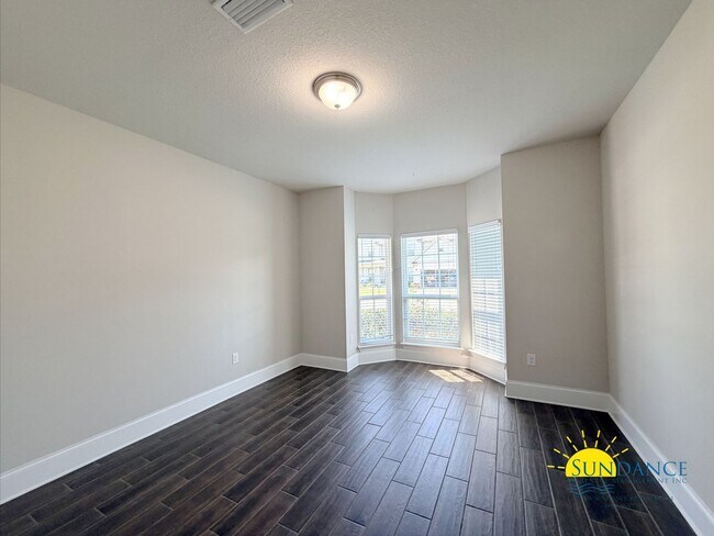 Building Photo - 210 Tropical Breeze Dr