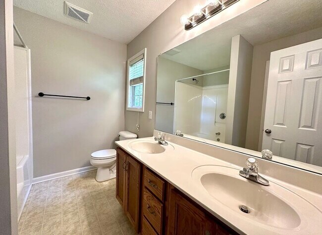 Building Photo - 1641 Cedar Springs Cir