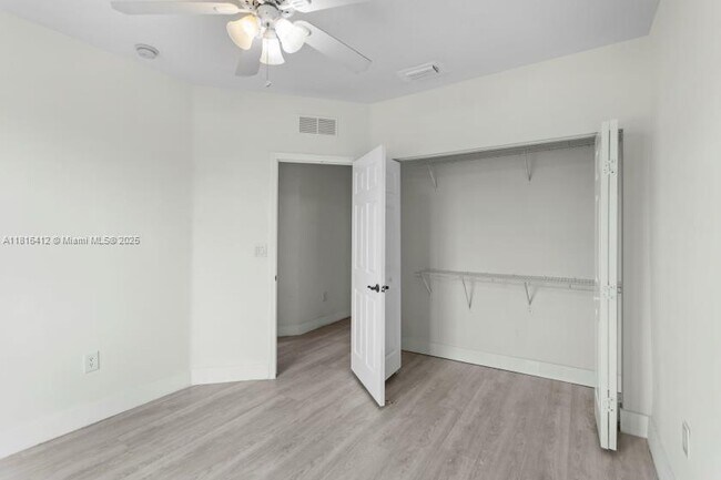 Building Photo - 5090 SW 136th Ave