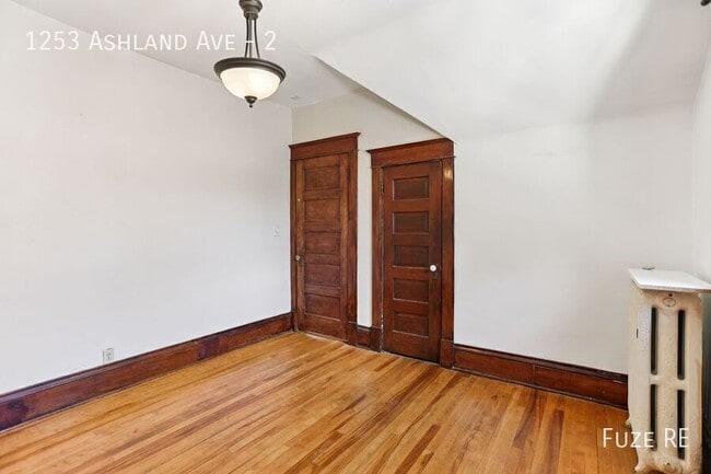 Building Photo - 1253 Ashland Ave