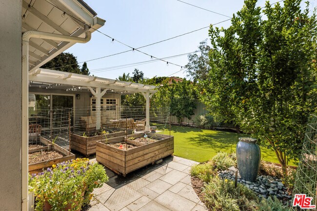 Building Photo - 4841 Don Pio Dr
