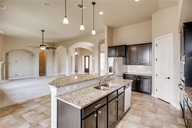 Building Photo - Stunning Single Story in Falconhead West!
