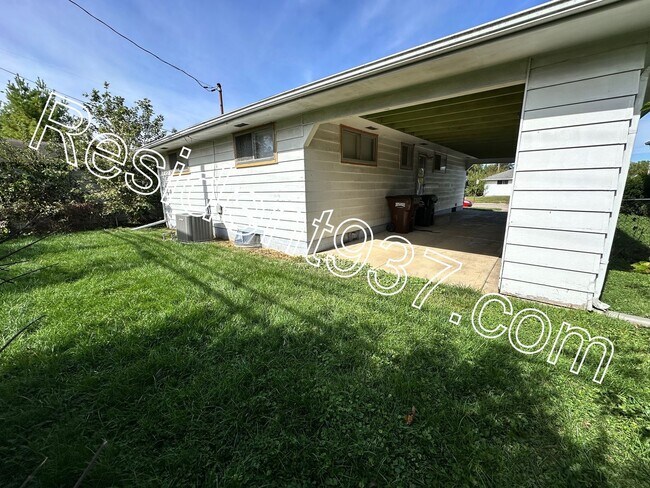 Building Photo - 3 Bed 1 Bath Home