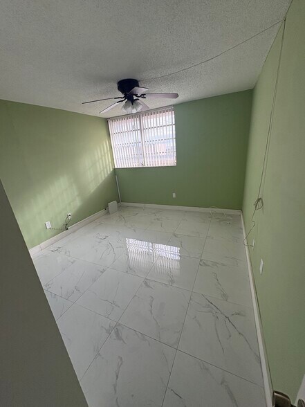 Building Photo - 8889 Fontainebleau Blvd