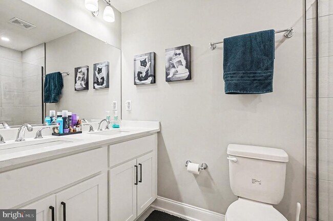 Building Photo - 443 S Robinson St