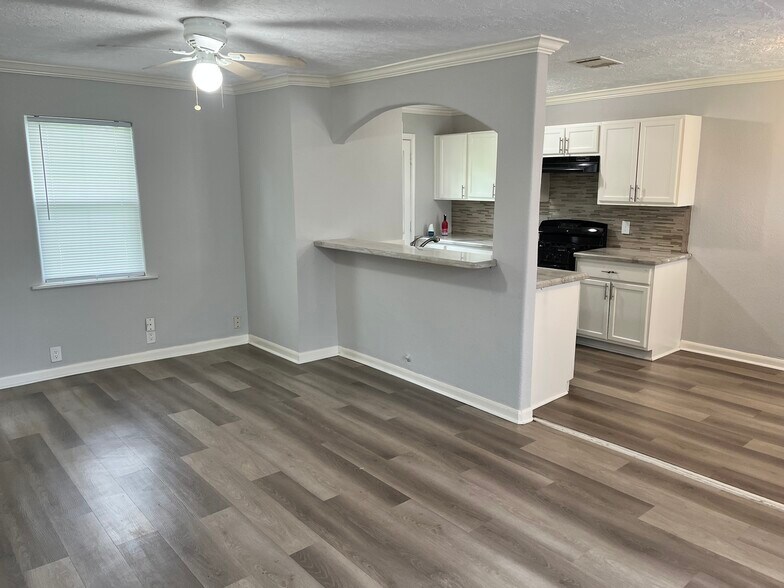 Building Photo - 6817 Anderson St