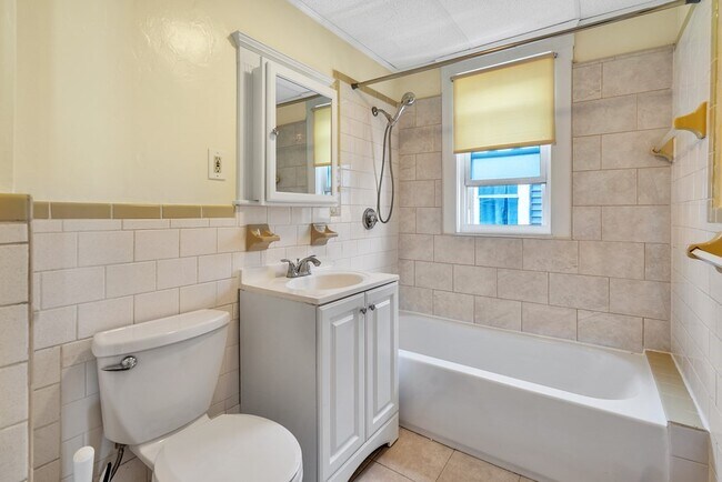 Building Photo - 38 Cameron St