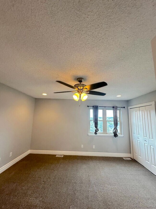 Building Photo - Move in ready home in 80918!