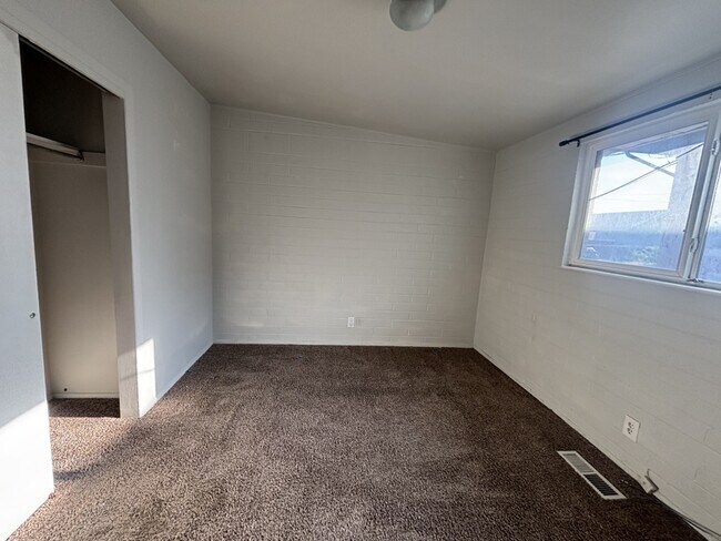 Building Photo - 462 E Granite Ave