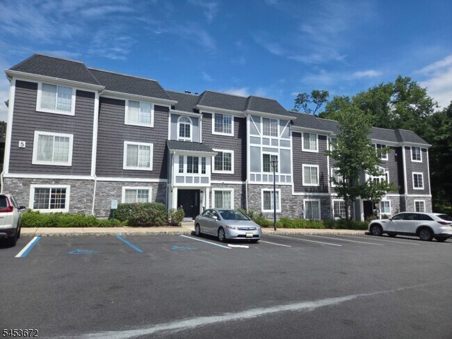 Building Photo - 67 Village Dr
