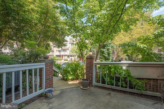 Building Photo - 5705 Chapman Mill Dr