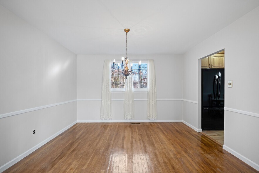 Dining Room - 2409 Sweetbriar Rd