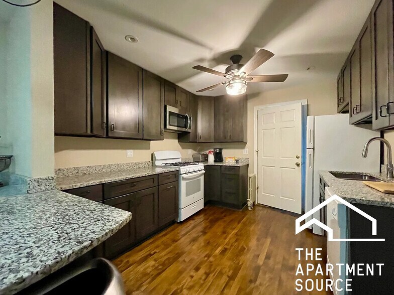 Building Photo - 2541 W Logan Blvd