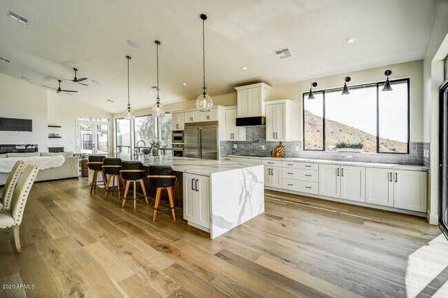 Building Photo - 301 E Jomax Rd